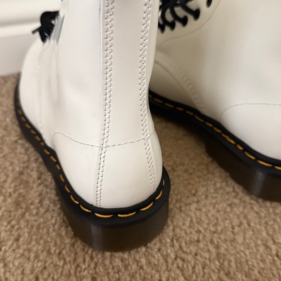 Dr. Martens 1460 Women’s Patent Leather Boots White – Size 8 NWT - Picture 8 of 10